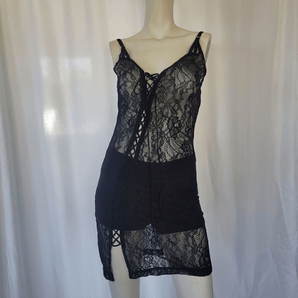 Love Haus by Beach Bunny  womens black lace floral chemise size M